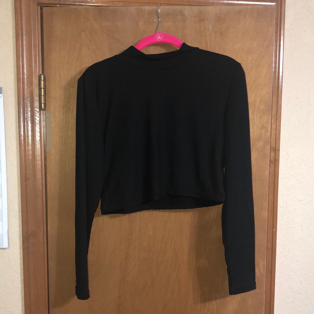 Black Long Sleeve Crop Top